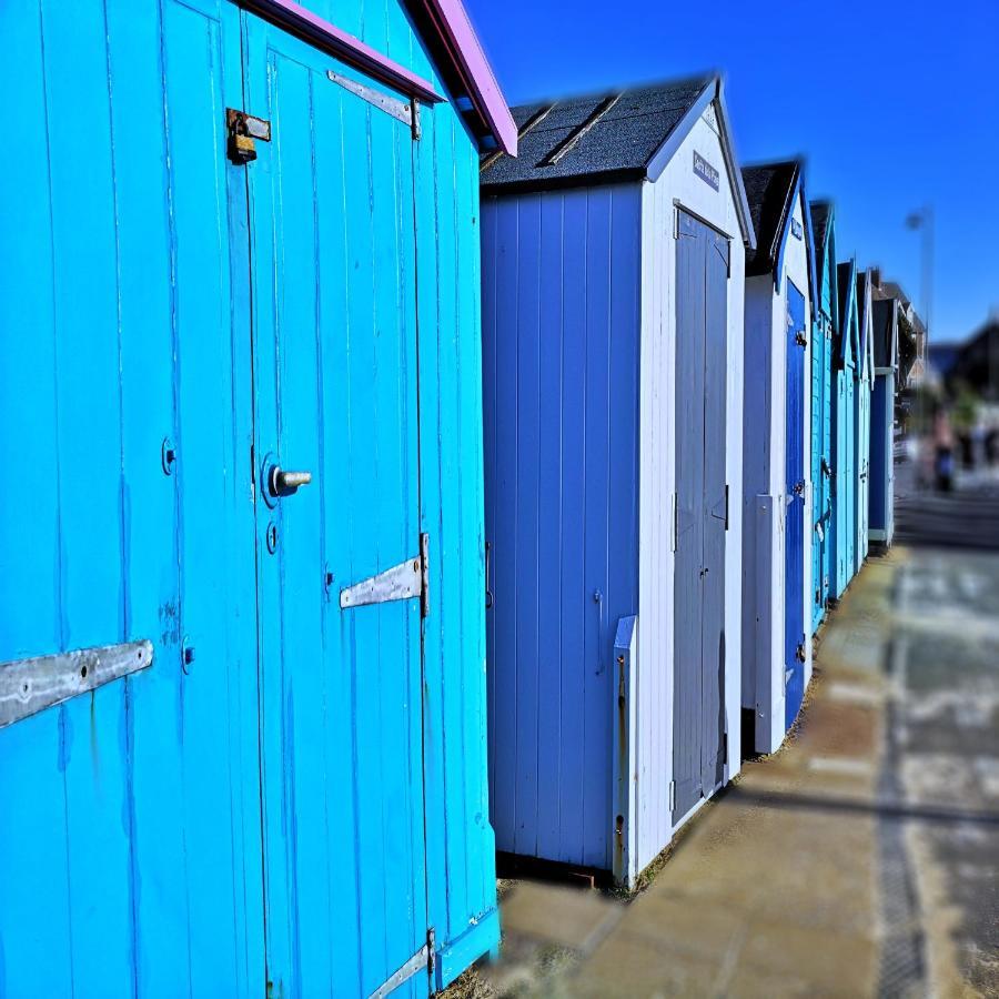 Beachfront Studio Apartment Felixstowe Exterior foto