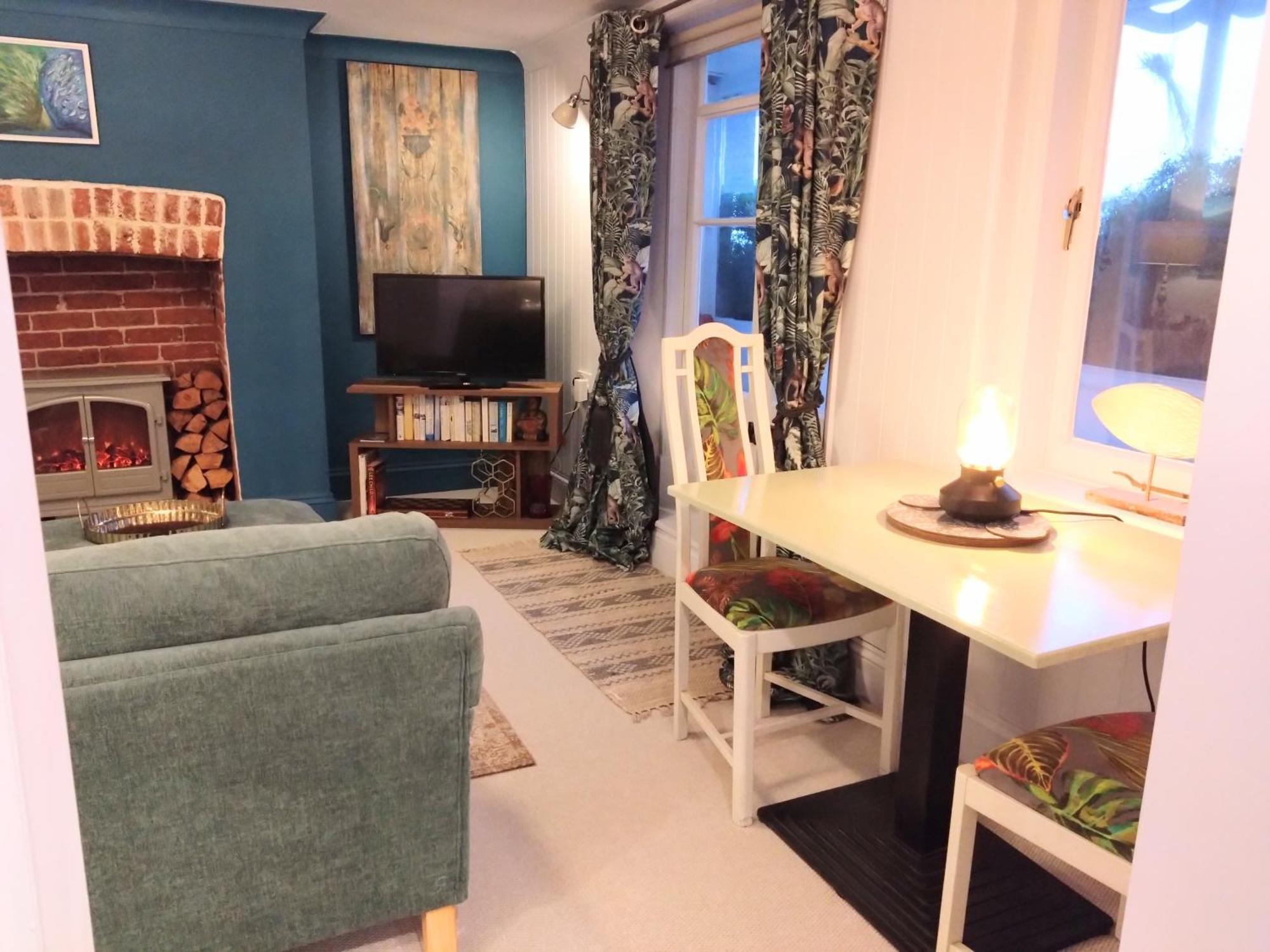 Beachfront Studio Apartment Felixstowe Exterior foto